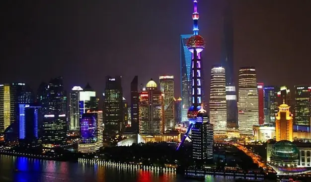 🔥 闸北公园深夜慢跑绿道：市北高新白领搞钱女孩的隐秘能量补给